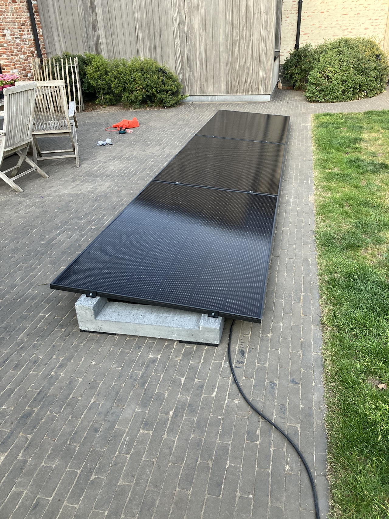 Plug & play zonnepaneel set met 3 panelen, 5 graden hellingshoek
